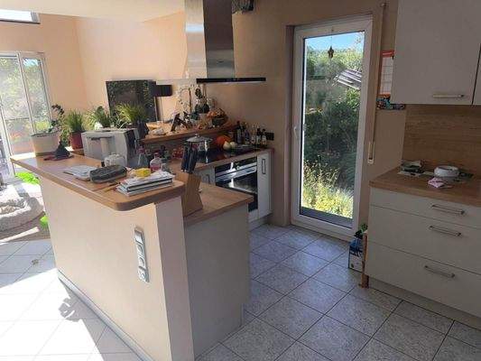 EG_Einbauküche mit Türe