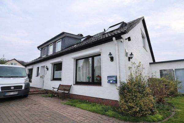 Frontansicht  (saisolnale Anpassunug durch KI)