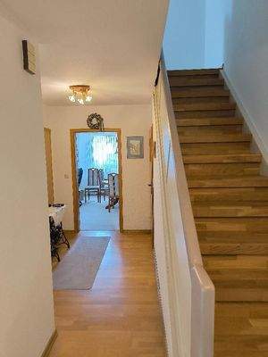 Flur EG mit Treppenaufgang