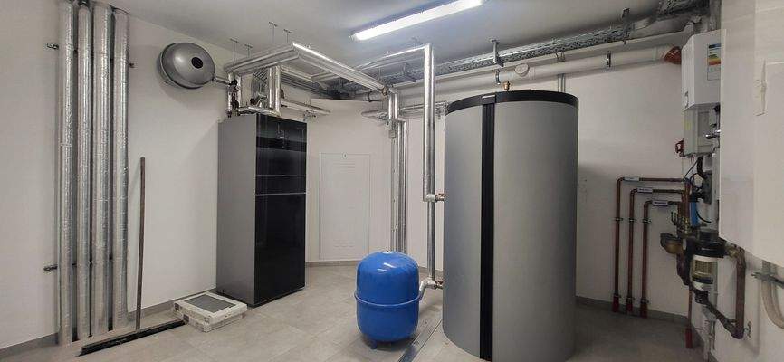 LUFTWÄRMEPUMPE MIT WARMWASSERAUFBEREITUNG