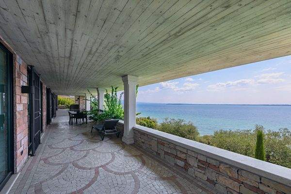 TERRAZZO CON VISTA LAGO