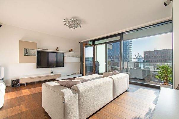 Atemberaubender Blick auf den Hafen und die Elbe