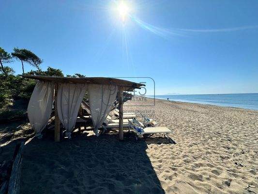 Exklusive Villa mit Pool in der Pineta di Roccamare an der toskanischen Küste