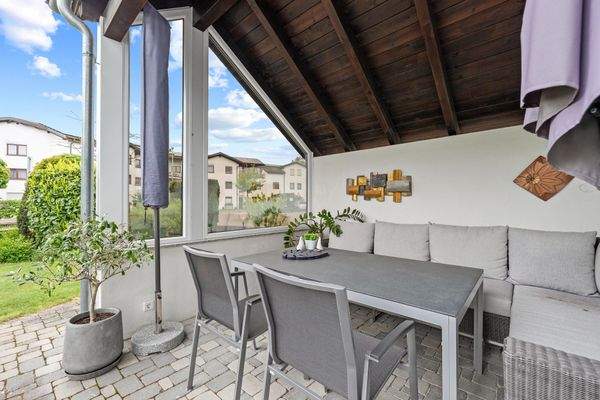 schöner und geschützter Sitzplatz