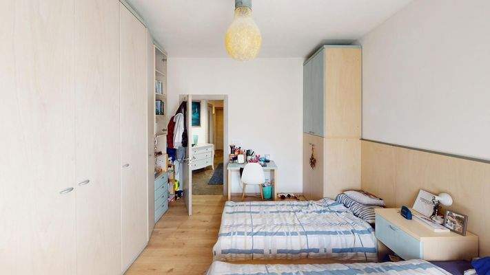 Meran-Merano-Dreizimmerwohnung-trilocale-Balkon-balcone-Keller-cantina-zentral-saniert-ristrutturato-Bonus 110-Böden-pavimenti-Fenster-finestre