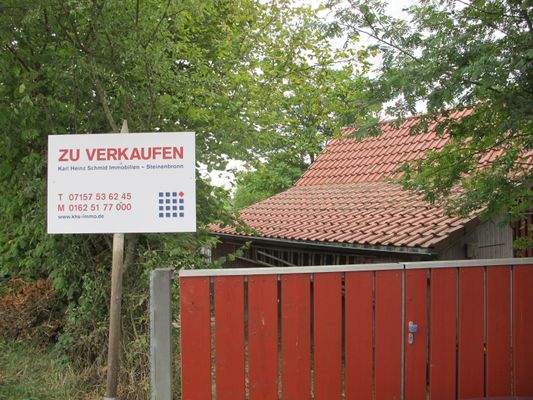 Zugang und Gebäude 156.JPG