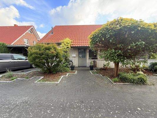 Vorderansicht (vordere Doppelhaushälfte)