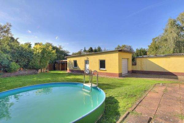 Garage Gartenansicht