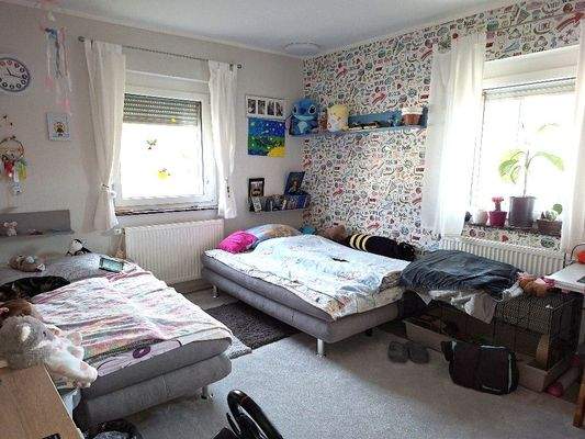 1 von 2 Schlafzimmern im 1. OG