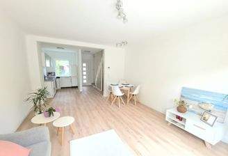 Lichtdurchflutetes Wohnzimmer 