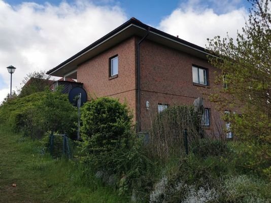 Seitenansicht mit Eingang Souterrain