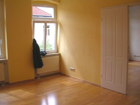 Schlafzimmer_Strassenseite_3.JPG