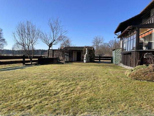 weitläufiger Garten