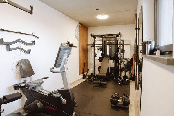 37 Home Gym hinter Garage.jpg