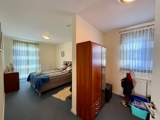 Schlafzimmer mit Ankleide