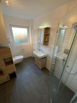 Tageslichtbad mit Dusche