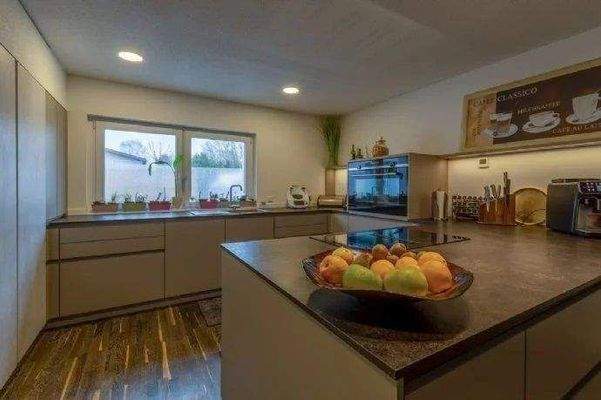 hochwertige Einbauküche.jpg