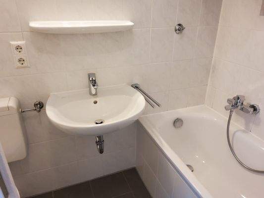 17526543196682458702073022014534