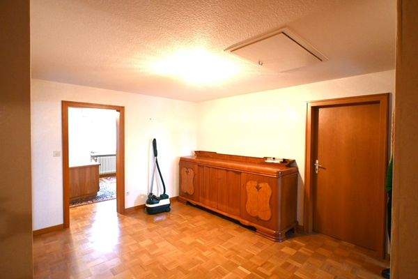 2 Schlafzimmer, Bad u großer Flur im DG