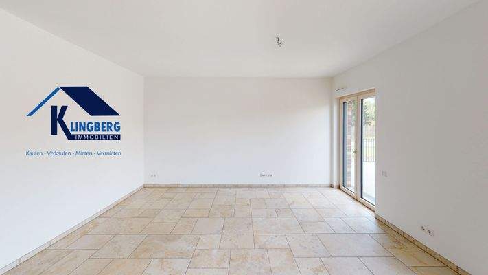 Wohnbereich mit Ausgang Balkon