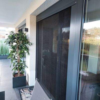 bodentiefe Fenster- Schiebeelemente mit Insektenschutz