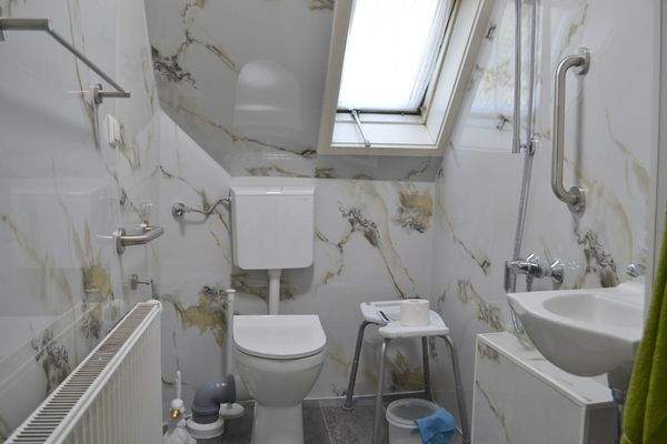 Modernisiertes Duschbad