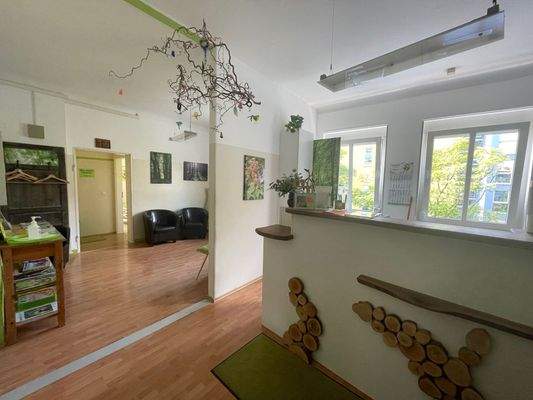 Empfang mit Übergang zum Wartebereich