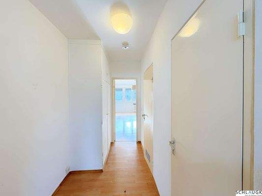 Flur mit Einbauschrank