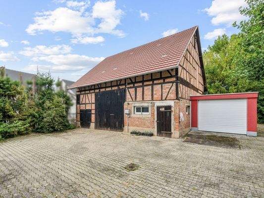 Scheune und Garage