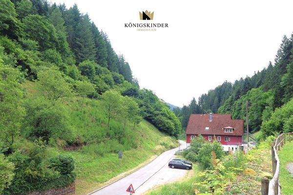 geschützt eingebettet im Tal...