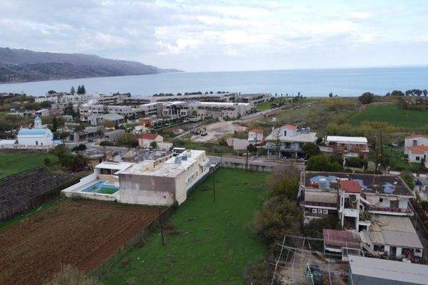 Kreta, Kolymvari: Schönes Grundstück - nur wenige Schritte vom Strand entfernt - zu verkaufen