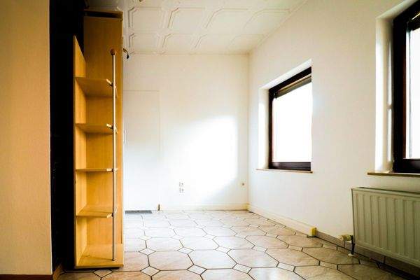 Zimmer EG - als Büro, Hobbyraum oder Gewerbeeinhei