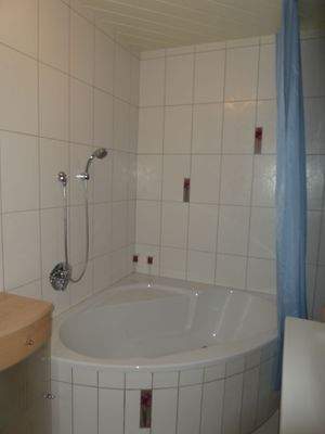 Teilansicht des Badezimmers 