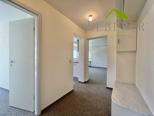 Geräumiger Eingangsbereich EG