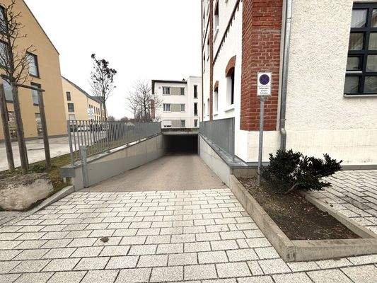 Tiefgarageneinfahrt