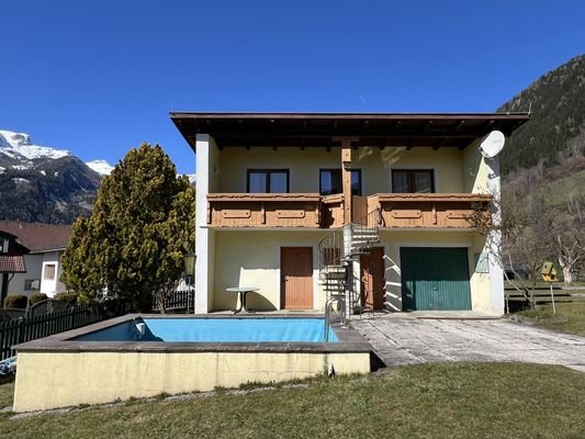 Nebenhaus mit Pool