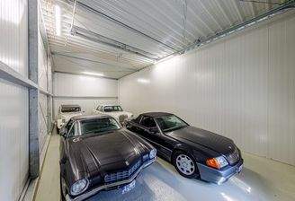 Auf Wunsch mit Parkbühne - bis zu 8 Oldtimer ! 