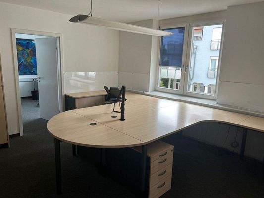 Büro-/Praxisflächen