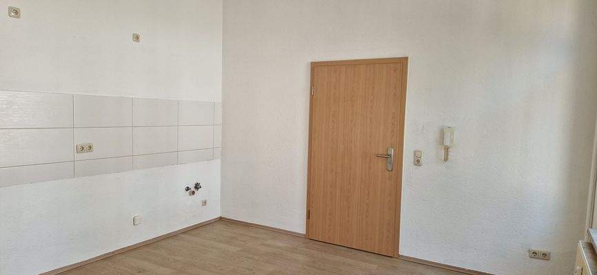 Wohnküche mit Blick zur Eingangstür