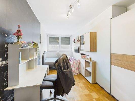 Kinderzimmer 2 / Büro