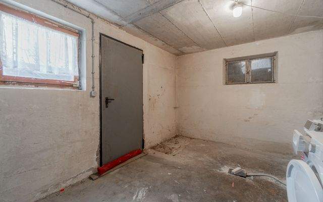 Waschküche mit Ausgang