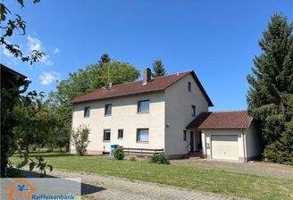 Wohnhaus mit Garage