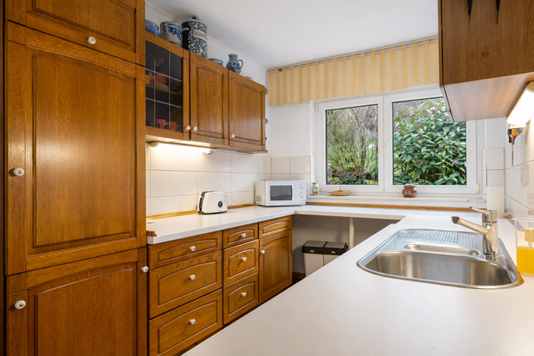 Küche mit Holzdetails EG