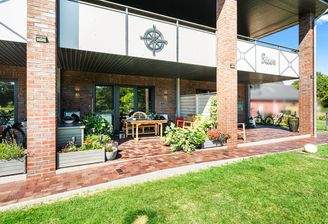 2  Appartements + Gewerbeeinheit