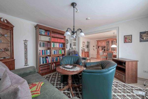 Wohnbereich Blick ins Esszimmer.jpg