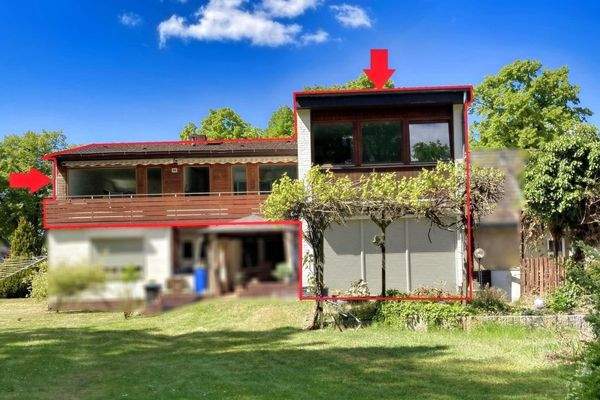 vom Garten hinüber zur Rückseite des Hauses