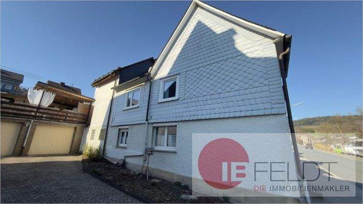 Haus und Umgebung III