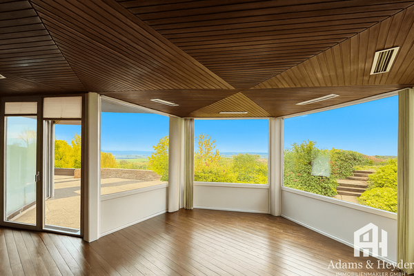 OG zusätzliches Zimmer mit Blick in den Garten