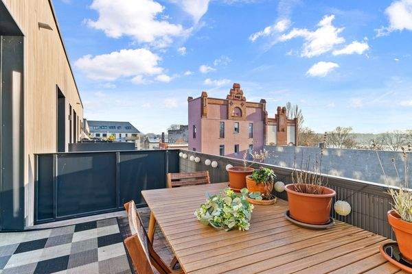 Großer, sonniger Balkon