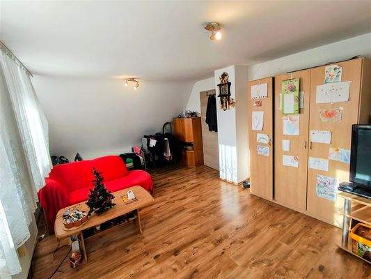 geräumiges Schlafzimmer